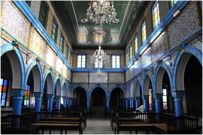 El-Ghriba-Synagogue-interieur-e1652880609625